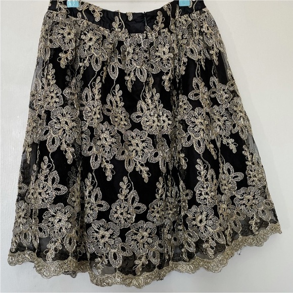 Buttons Brand Skirt From Francessa’s - Picture 5 of 13